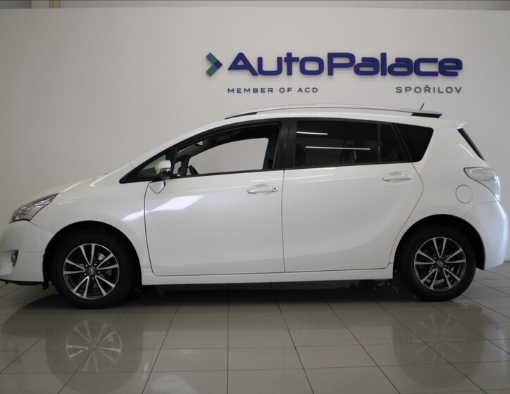 Toyota Verso 5