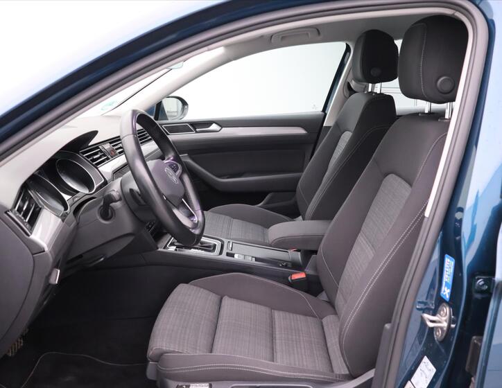 Volkswagen Passat 10