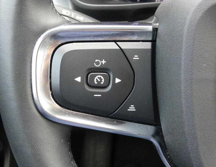 Volvo XC40 11