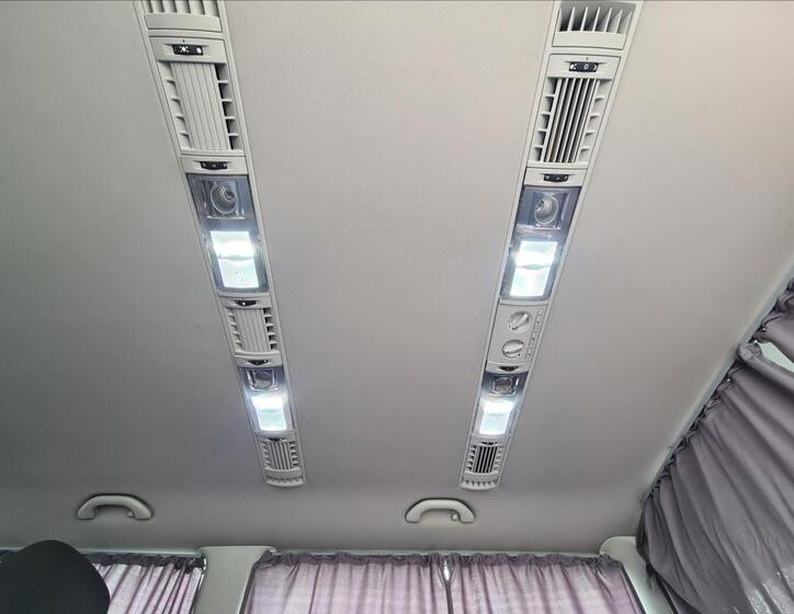 Volkswagen Multivan 14