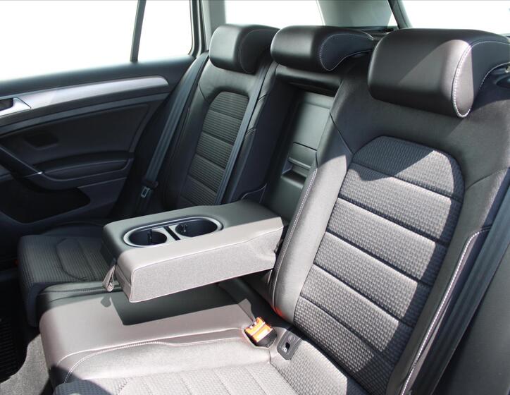 Volkswagen Golf 11