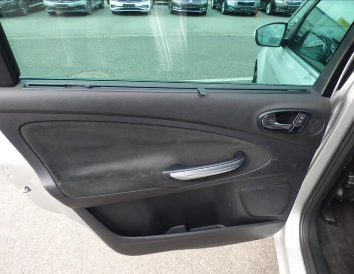 Ford Galaxy 24