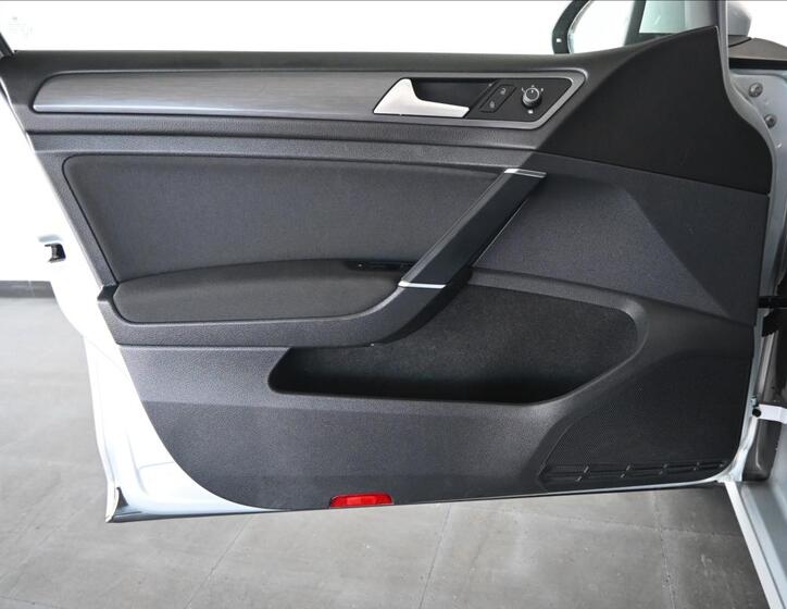 Volkswagen Golf 23