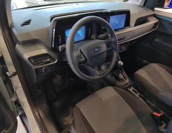 Ford Transit Courier 17