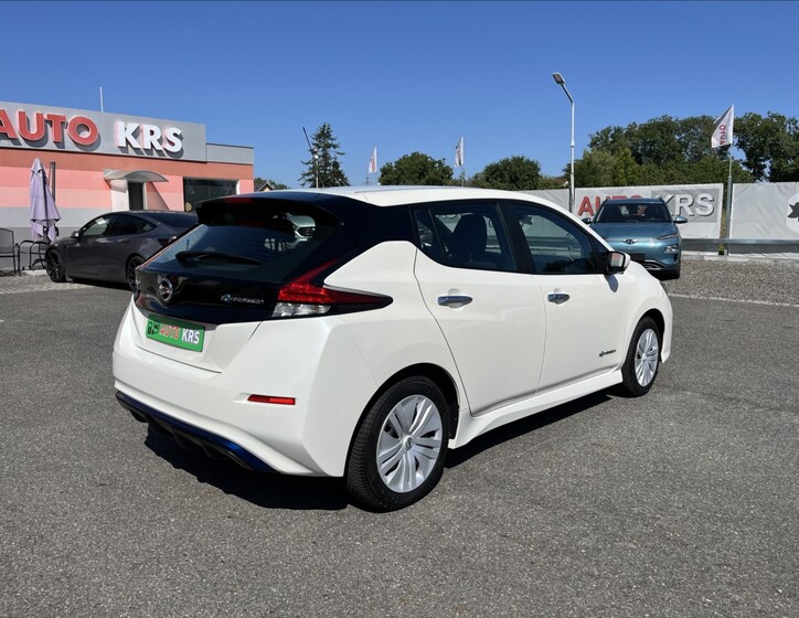 Nissan Leaf 5