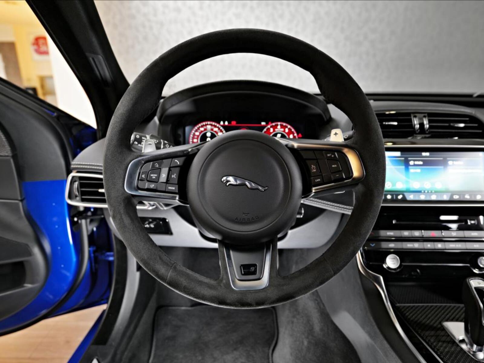 Jaguar XE 18