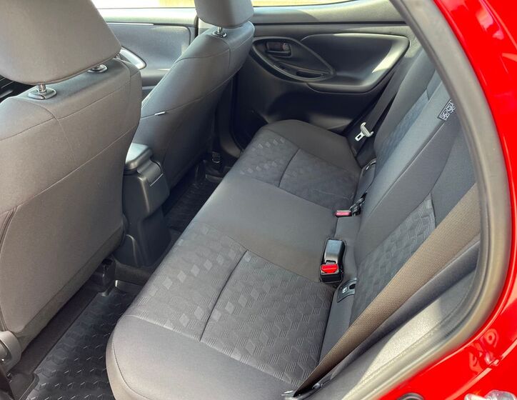 Toyota Yaris 12