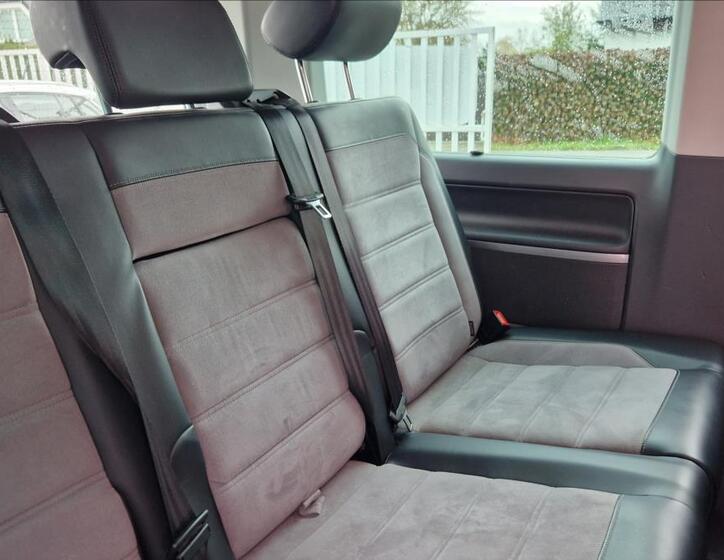 Volkswagen Multivan 14