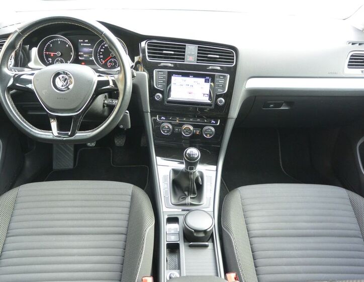 Volkswagen Golf 11