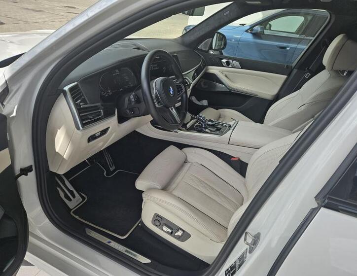 BMW X7 10