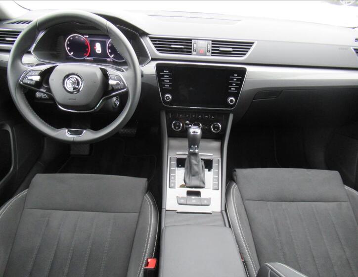 Škoda Superb 9