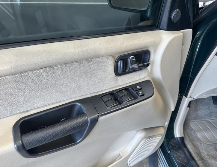 Nissan Terrano 11
