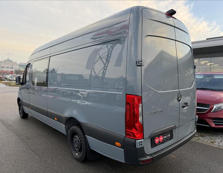 Mercedes-Benz Sprinter 4