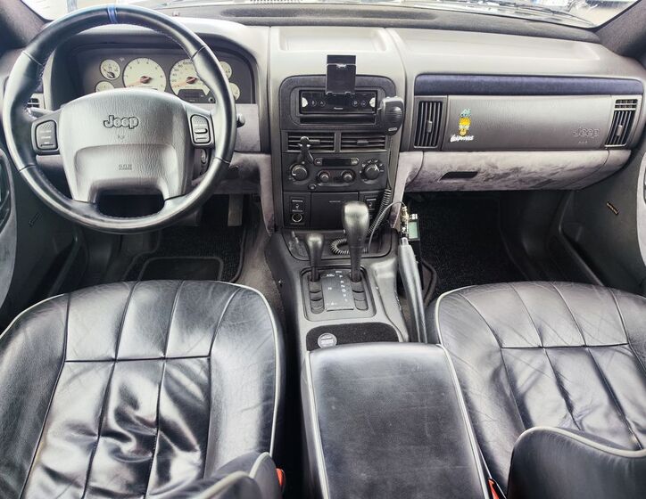Jeep Grand Cherokee 12