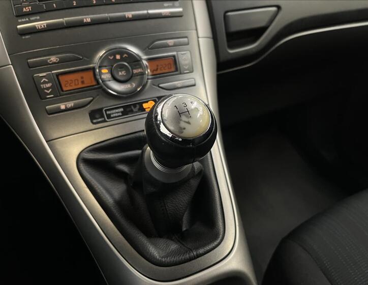Toyota Auris 11