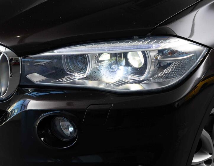 BMW X5 8