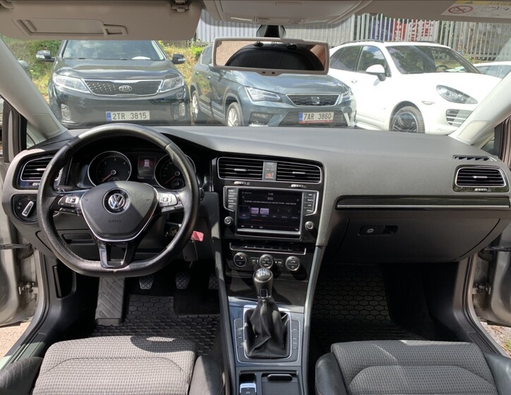 Volkswagen Golf 10