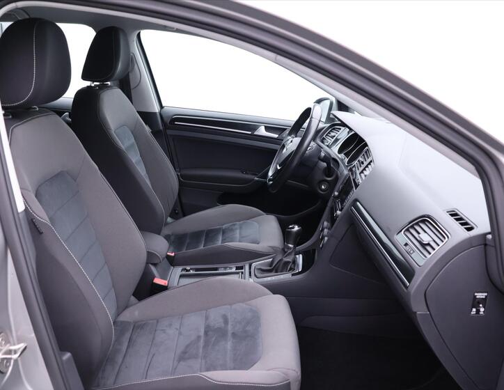 Volkswagen Golf 12