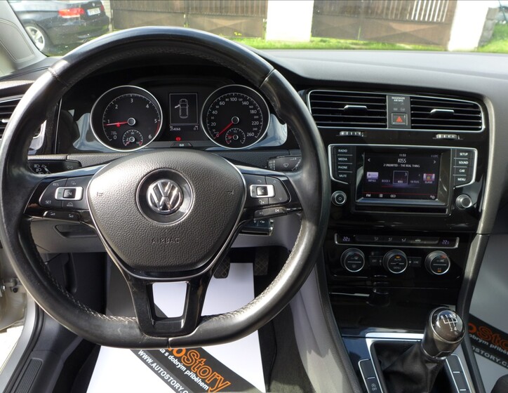 Volkswagen Golf 16