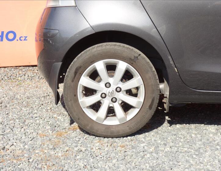 Toyota Yaris 9