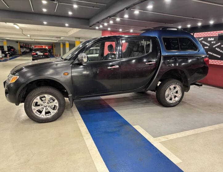 Mitsubishi L200 2