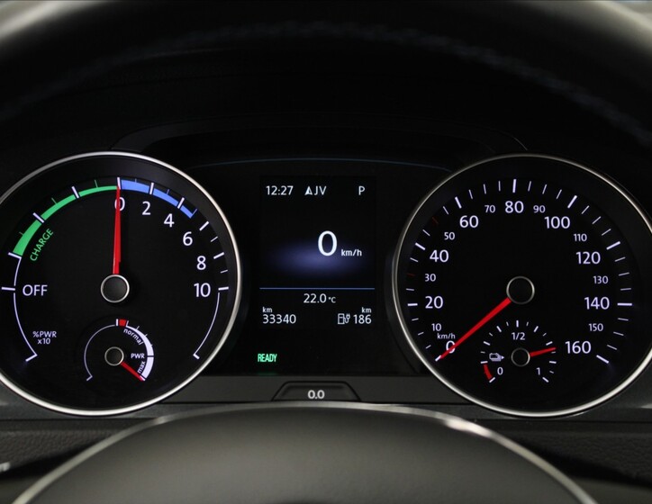 Volkswagen e-Golf 24
