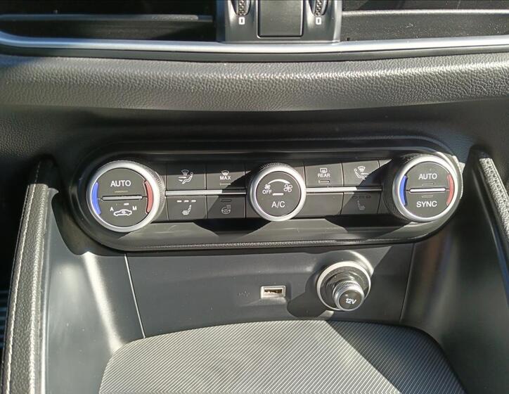 Alfa Romeo Stelvio 21