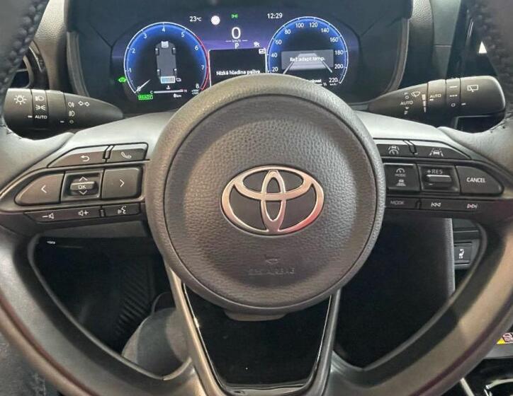 Toyota Yaris Cross 24