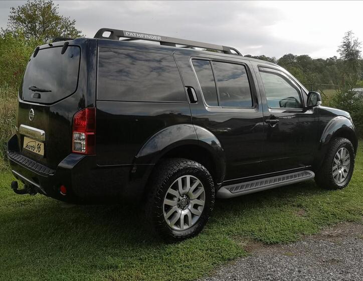 Nissan Pathfinder 44