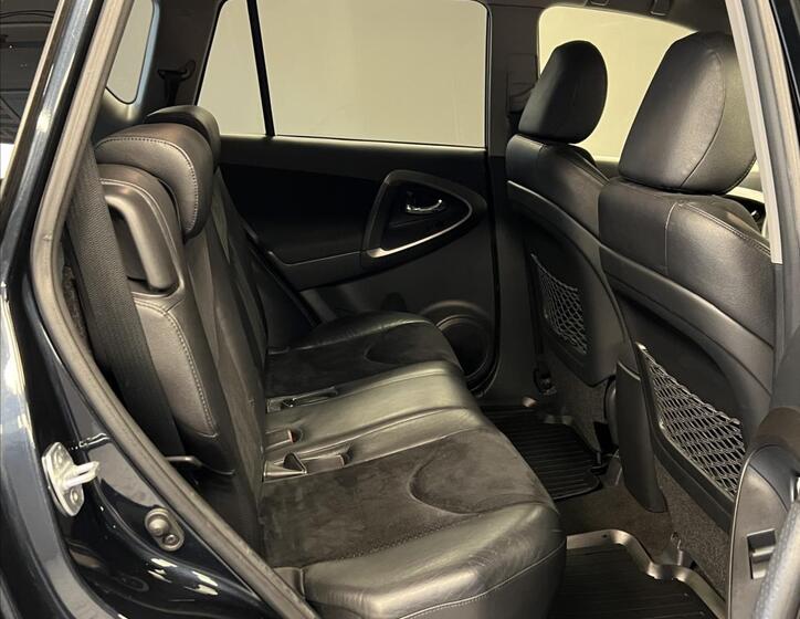 Toyota RAV4 10