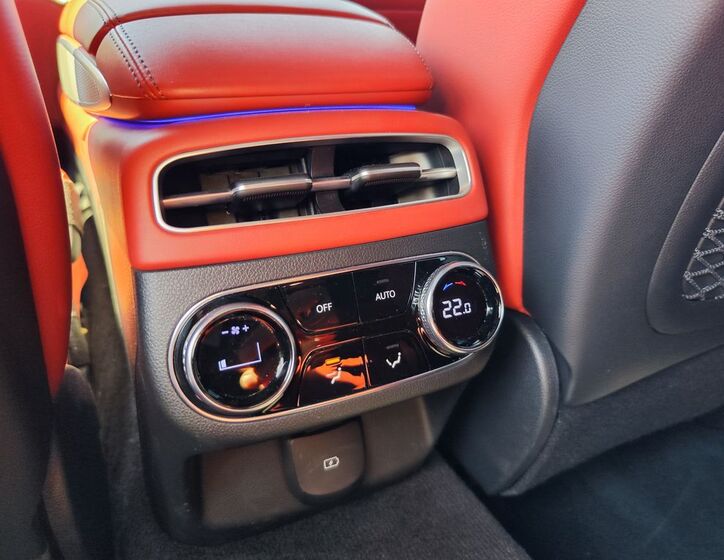 Hyundai Genesis 15