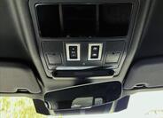 Land Rover Defender 28