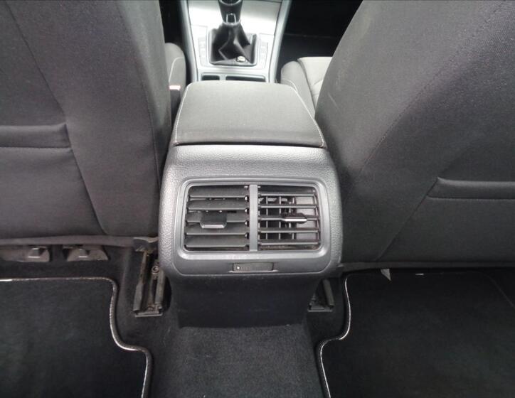 Volkswagen Golf 16