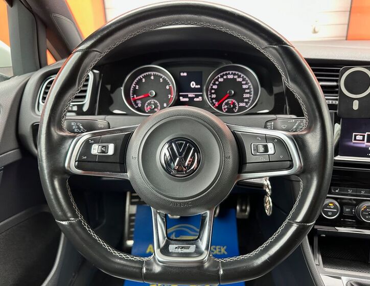 Volkswagen Golf 12