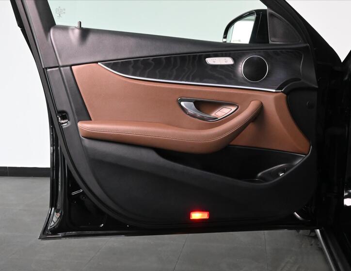Mercedes-Benz Třídy E 26