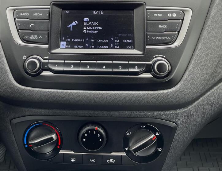Hyundai i20 15