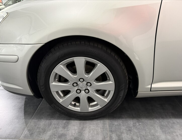 Toyota Avensis 37