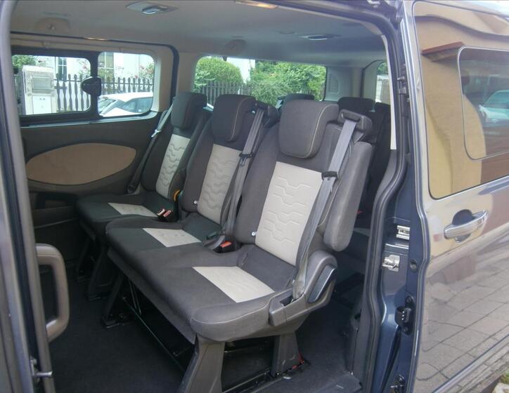 Ford Tourneo Custom 12