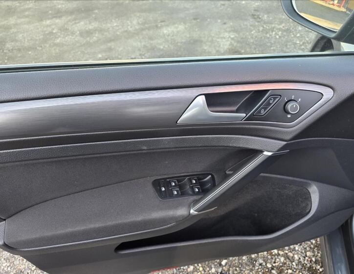 Volkswagen Golf 9