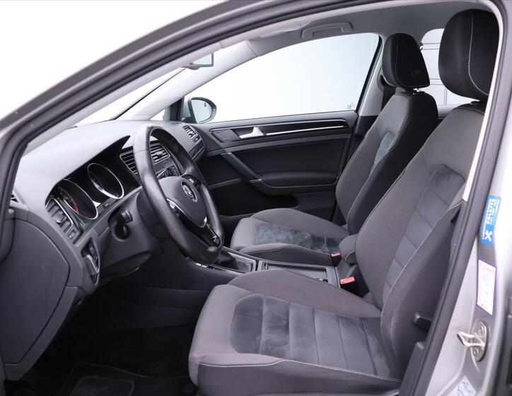 Volkswagen Golf 11