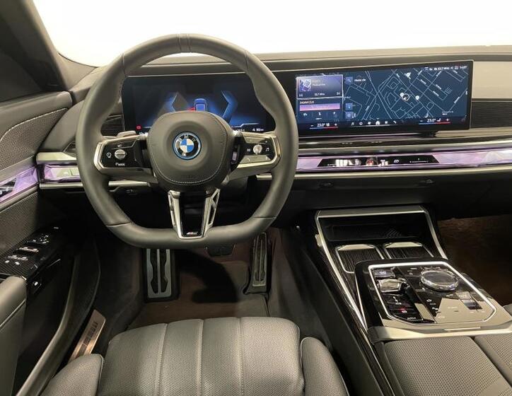 BMW i7 7