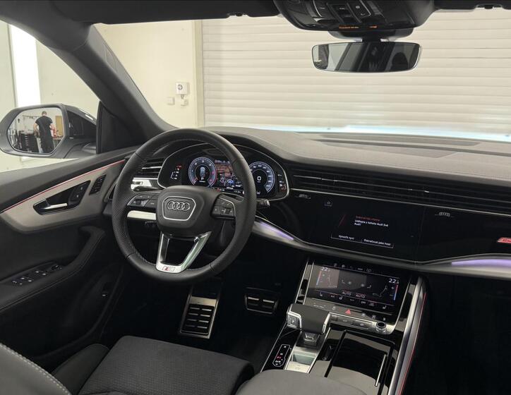 Audi Q8 7