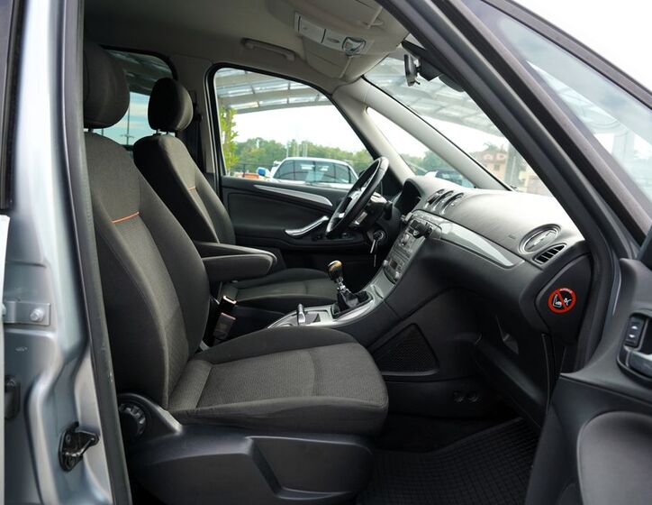 Ford Galaxy 24