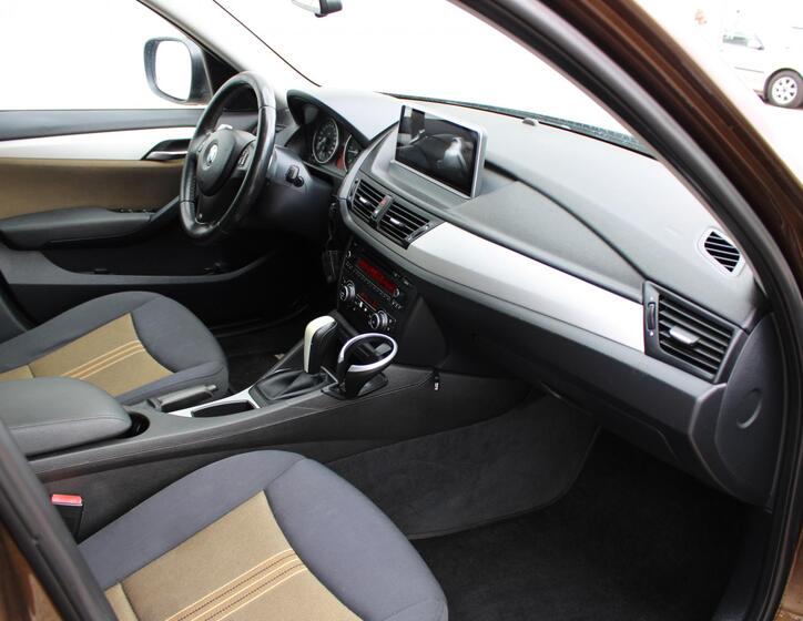 BMW X1 8