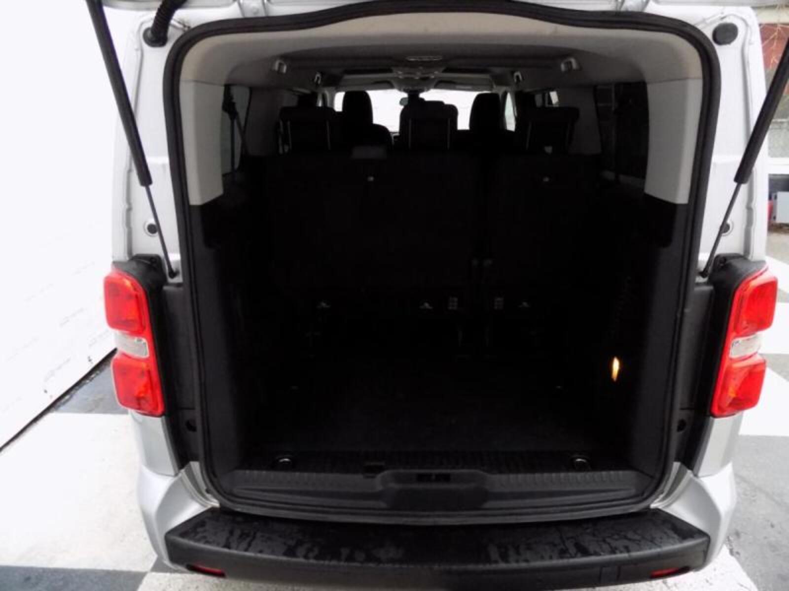Peugeot Traveller 8