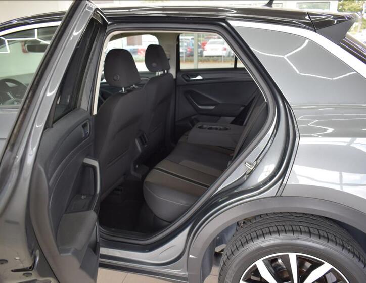 Volkswagen T-Roc 11