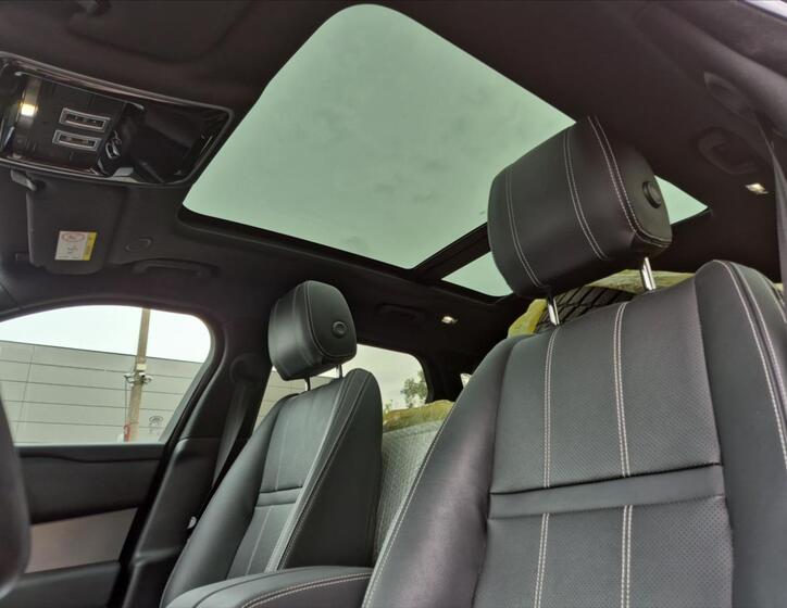 Land Rover Range Rover Velar 13