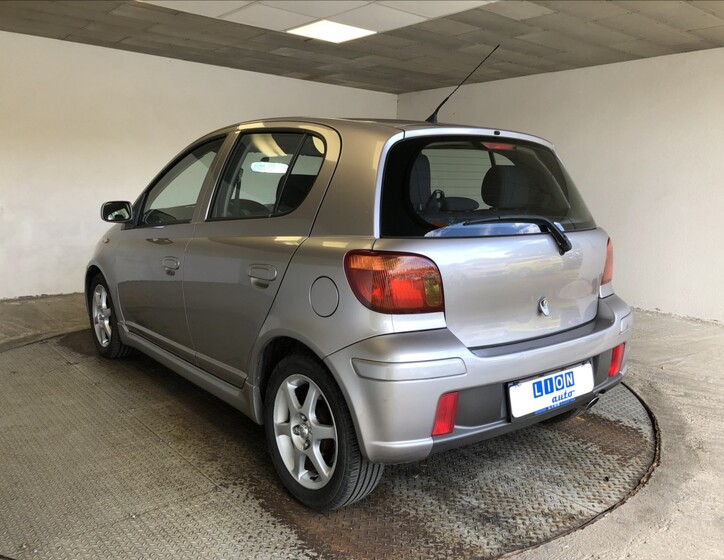 Toyota Yaris 5