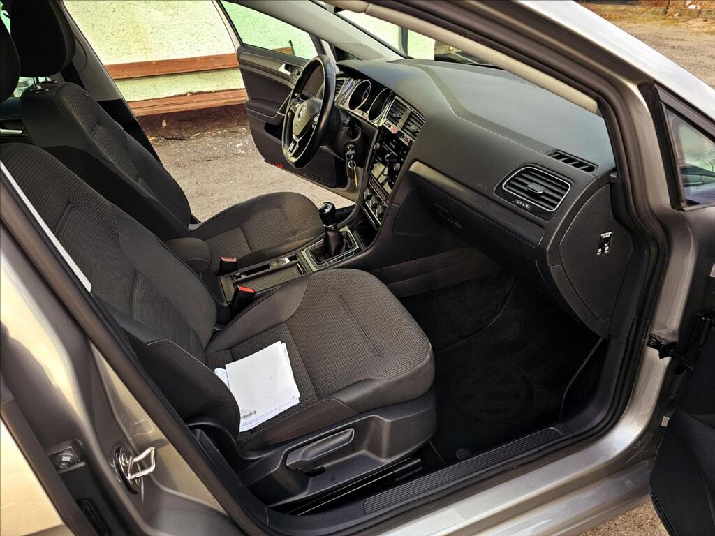 Volkswagen Golf 33