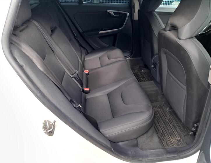 Volvo V60 14